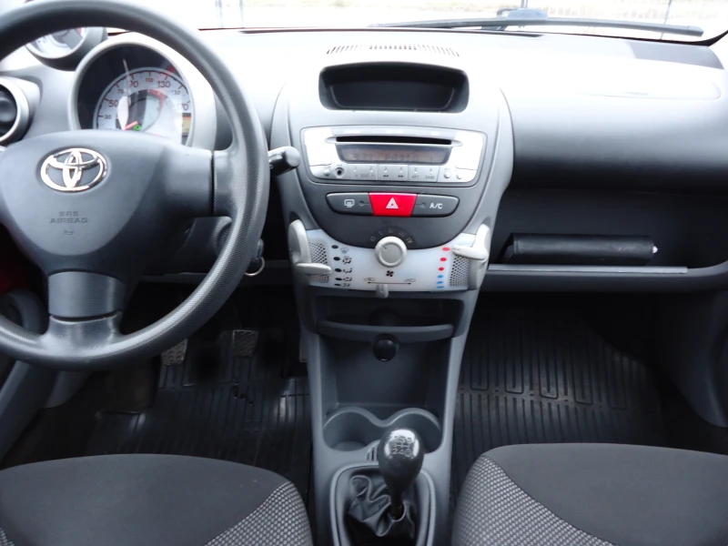 Toyota Aygo 1.0 VVT-I, снимка 15 - Автомобили и джипове - 48246723