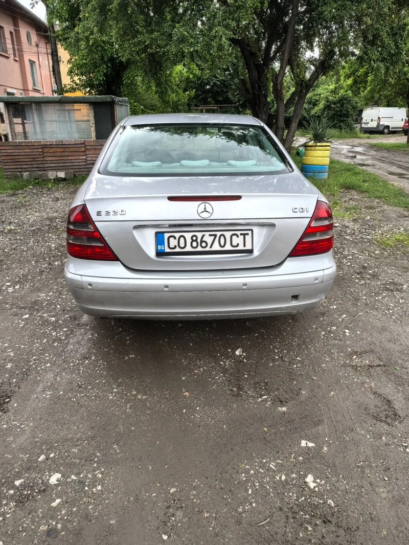 Mercedes-Benz E 220 2.2, снимка 7 - Автомобили и джипове - 51727873