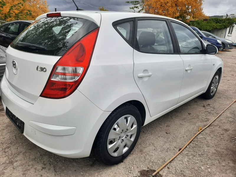 Hyundai I30 1.6i БЕНЗИН, снимка 5 - Автомобили и джипове - 50716744