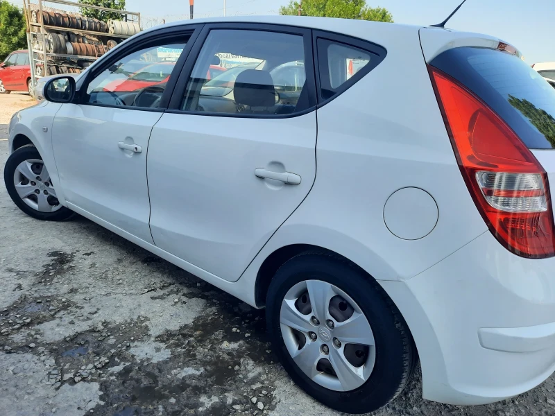 Hyundai I30 1.6i БЕНЗИН, снимка 3 - Автомобили и джипове - 50716744
