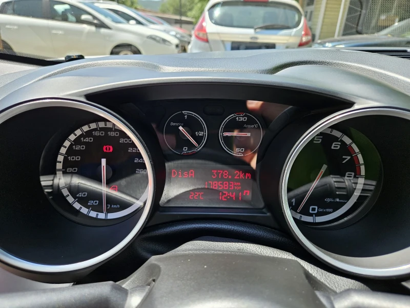 Alfa Romeo Giulietta 1.4 Turbo Газ/Бензин, снимка 13 - Автомобили и джипове - 50828940