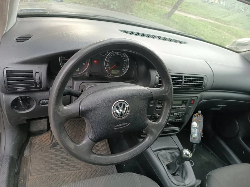 VW Passat 1.9 TDI, снимка 7 - Автомобили и джипове - 52724743