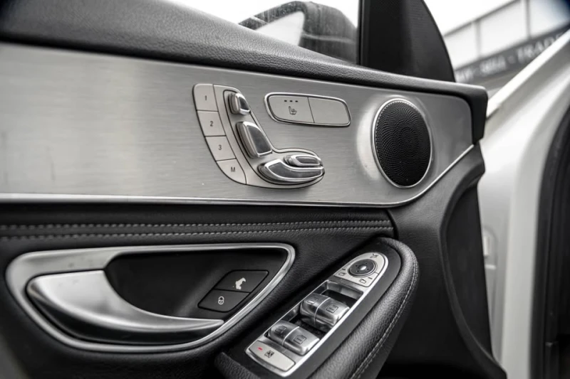 Mercedes-Benz C 300 * АМГ ПАКЕТ * CARFAX * ЦЕНА ДО БЪЛГАРИЯ, снимка 6 - Автомобили и джипове - 53087031