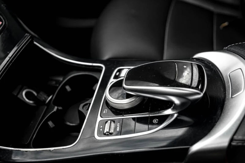 Mercedes-Benz C 300 * АМГ ПАКЕТ * CARFAX * ЦЕНА ДО БЪЛГАРИЯ, снимка 11 - Автомобили и джипове - 53087031