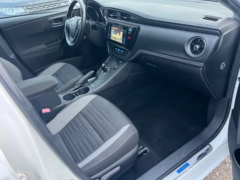 Toyota Auris 1.8 HIBRID FACElift, снимка 11 - Автомобили и джипове - 53275283