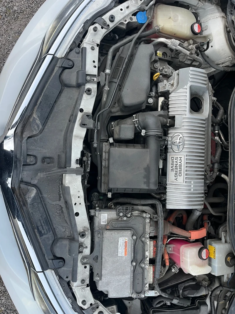 Toyota Auris 1.8 HIBRID FACElift, снимка 15 - Автомобили и джипове - 53275283