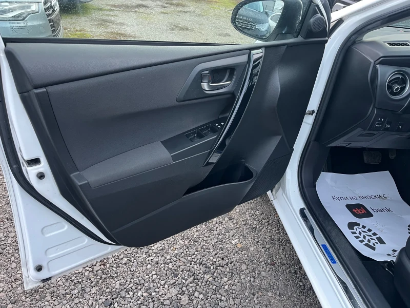 Toyota Auris 1.8 HIBRID FACElift, снимка 12 - Автомобили и джипове - 53275283