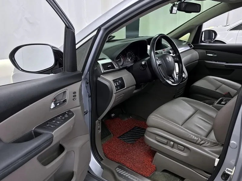 Honda Odyssey 3.5 Бензин, снимка 9 - Автомобили и джипове - 55492433