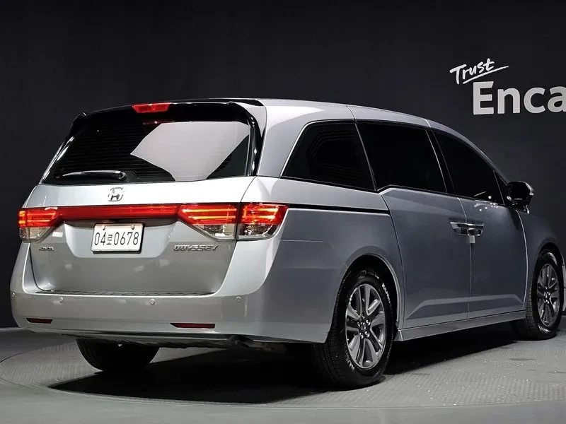 Honda Odyssey 3.5 Бензин, снимка 2 - Автомобили и джипове - 55492433