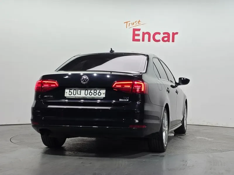 VW Jetta 2.0 TDI BLUEMOTION, снимка 4 - Автомобили и джипове - 55720334