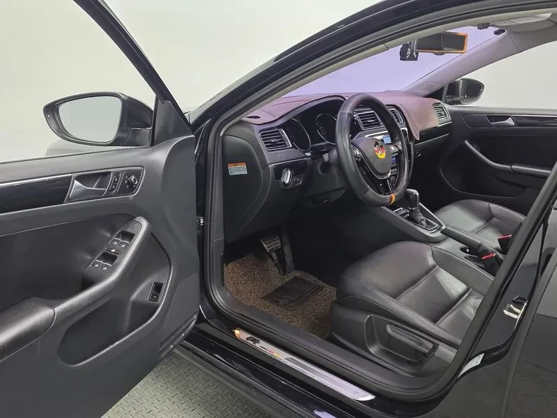 VW Jetta 2.0 TDI BLUEMOTION, снимка 10 - Автомобили и джипове - 55720334