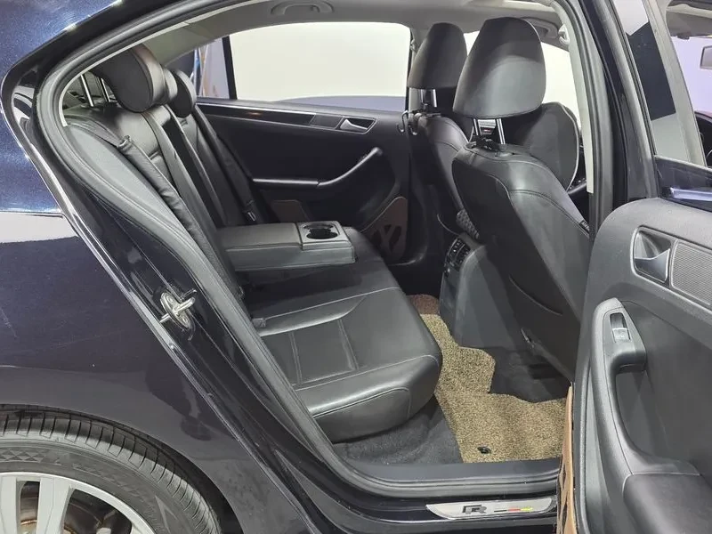 VW Jetta 2.0 TDI BLUEMOTION, снимка 12 - Автомобили и джипове - 55720334