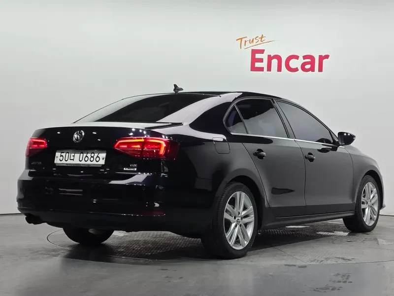 VW Jetta 2.0 TDI BLUEMOTION, снимка 2 - Автомобили и джипове - 55720334