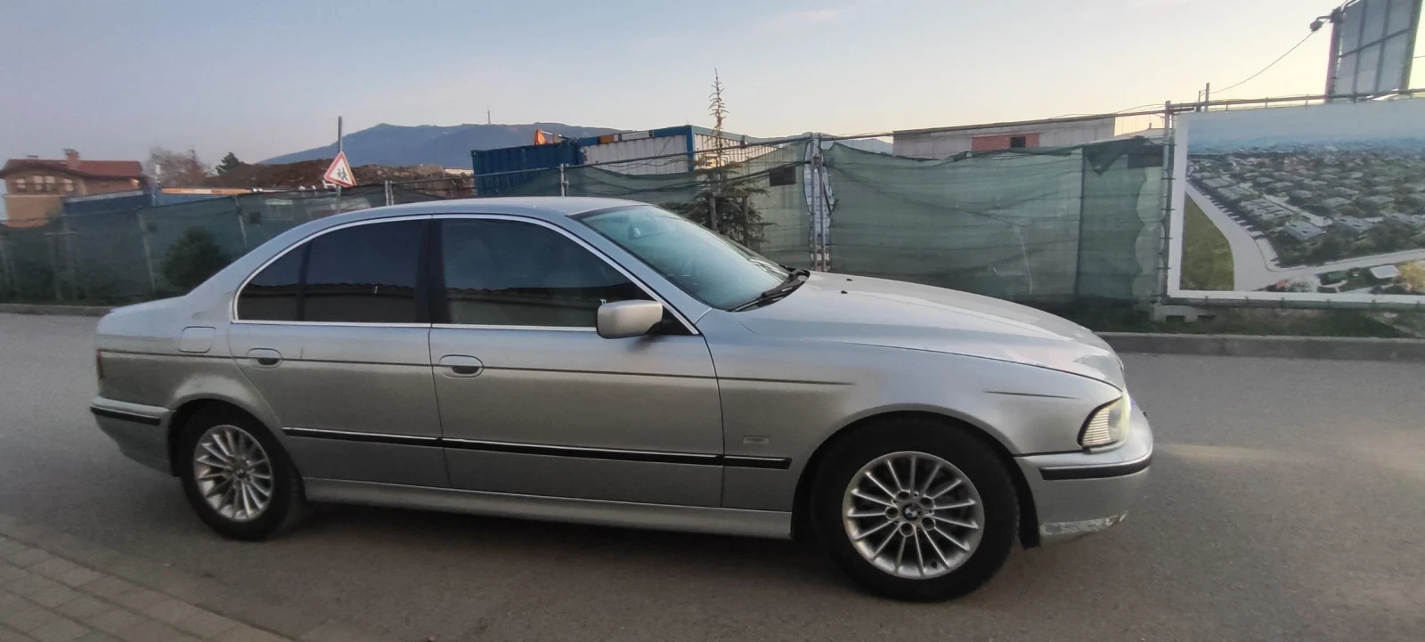 BMW 520   Газов Инжекцион/Климатик/Зимни гуми/Андроид - изображение 4