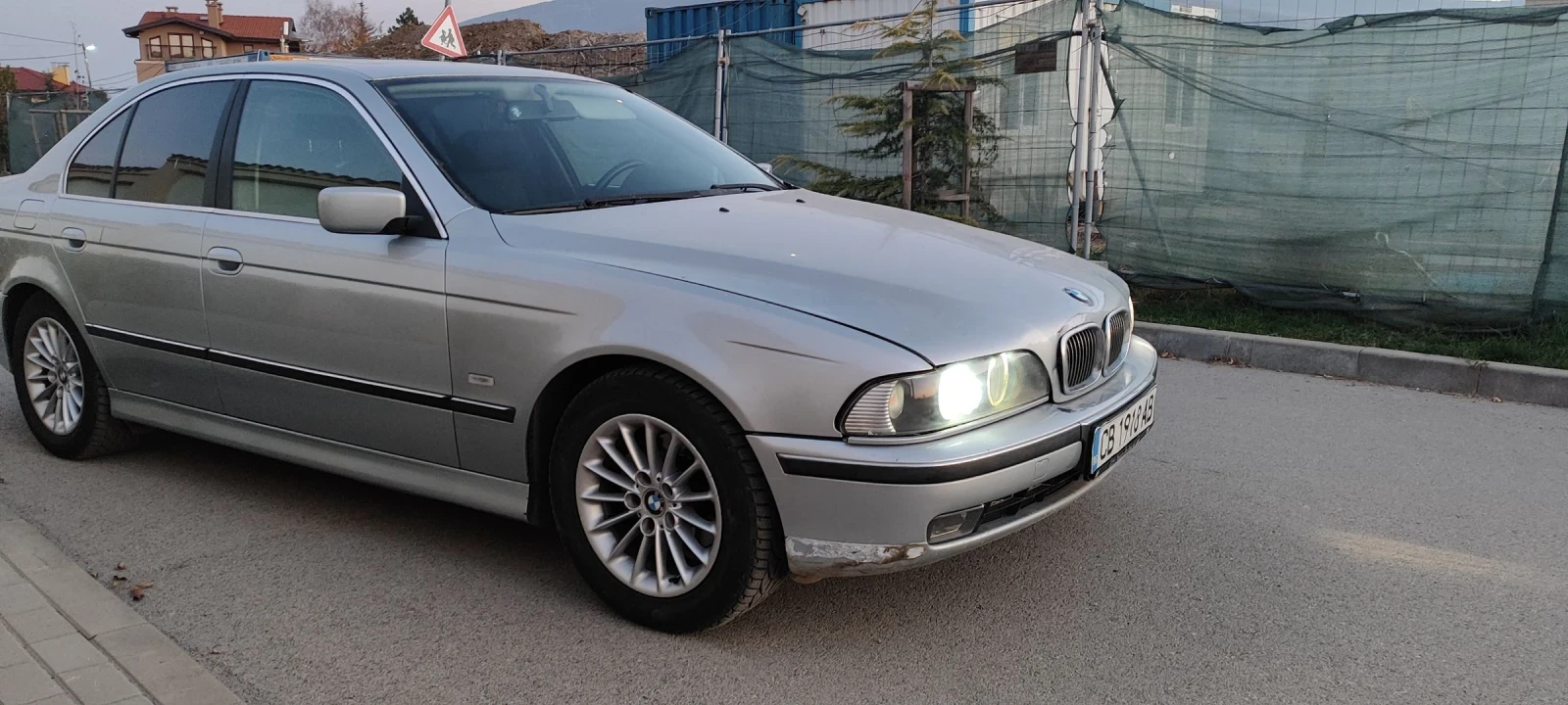 BMW 520   Газов Инжекцион/Климатик/Зимни гуми/Андроид - изображение 3