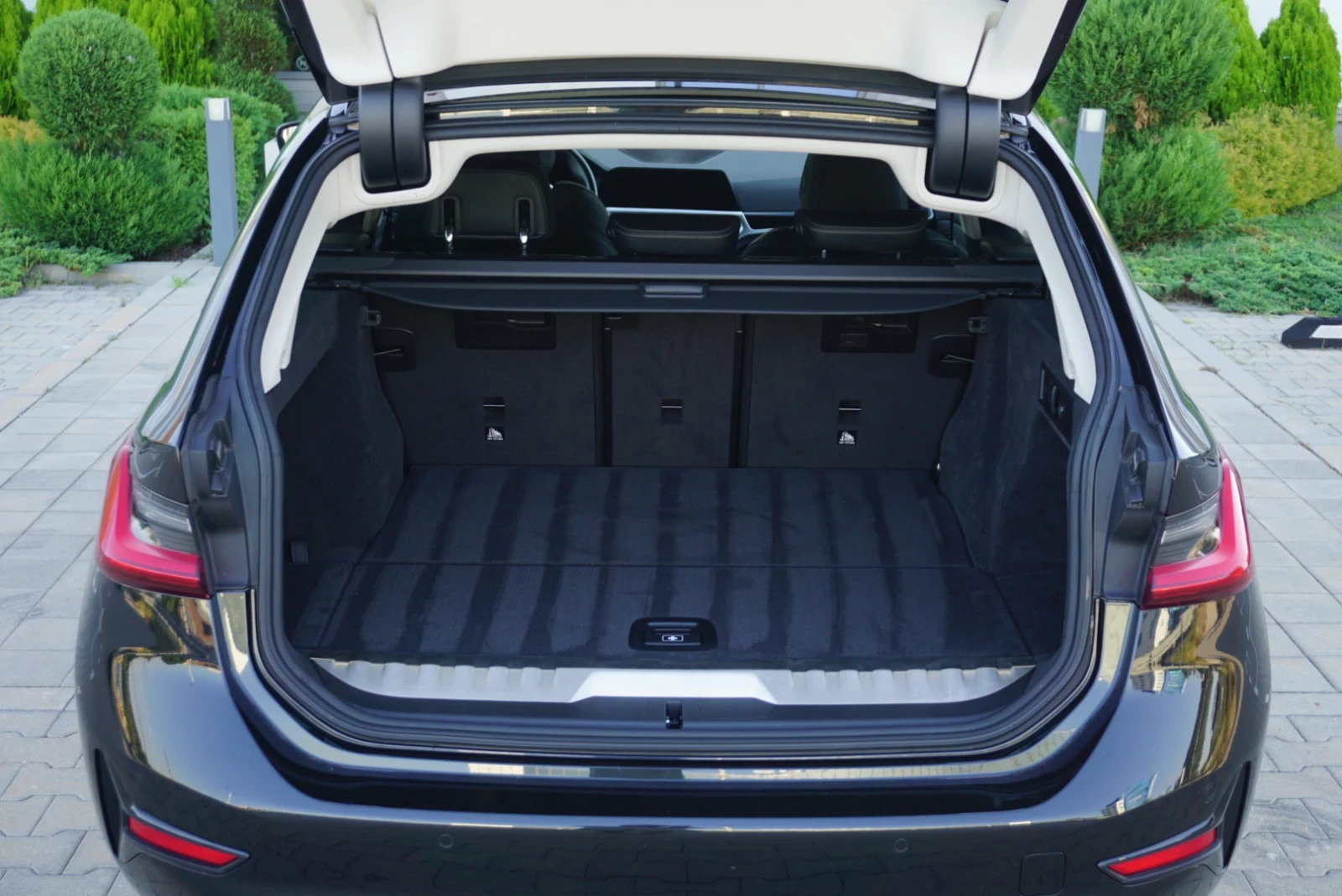 BMW 320 E Plug-In Hybrid | Mobile.bg   11