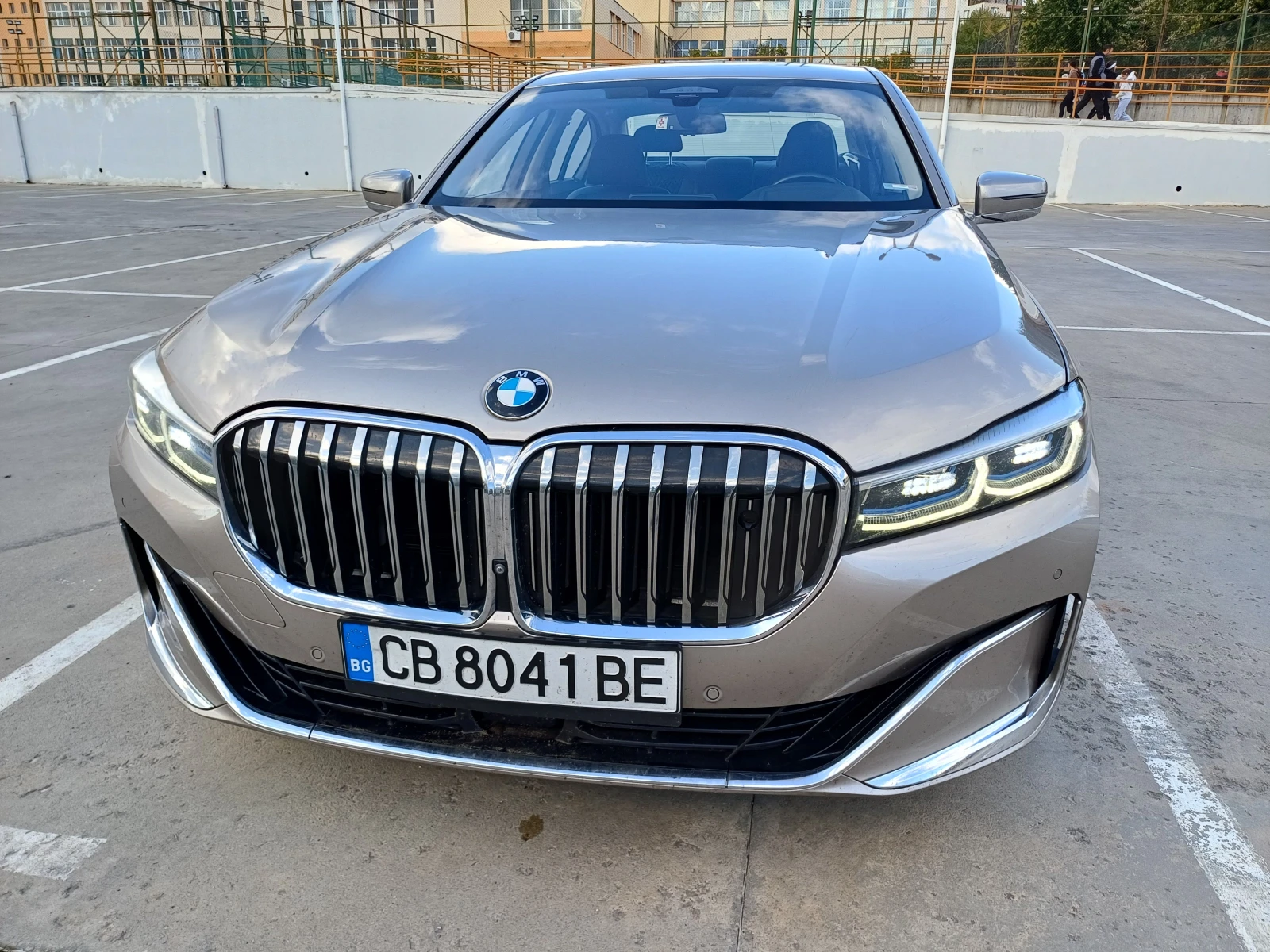 BMW 750  - изображение 2