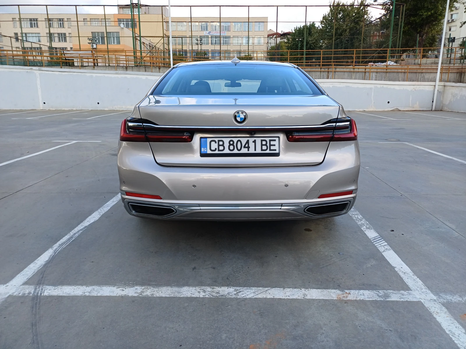 BMW 750  - изображение 6