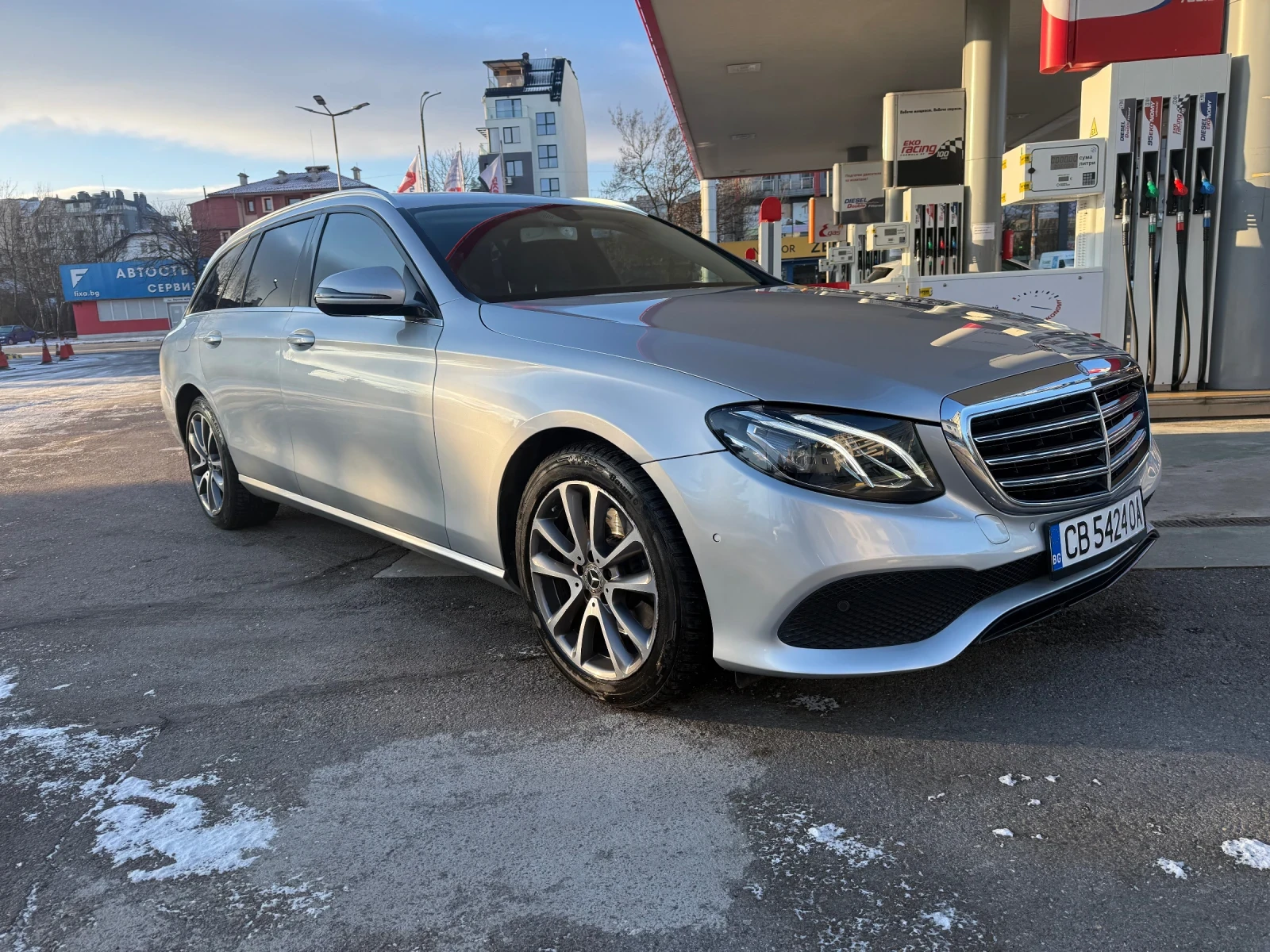 Mercedes-Benz E 220 2.2/4x4/Avtomat - изображение 2