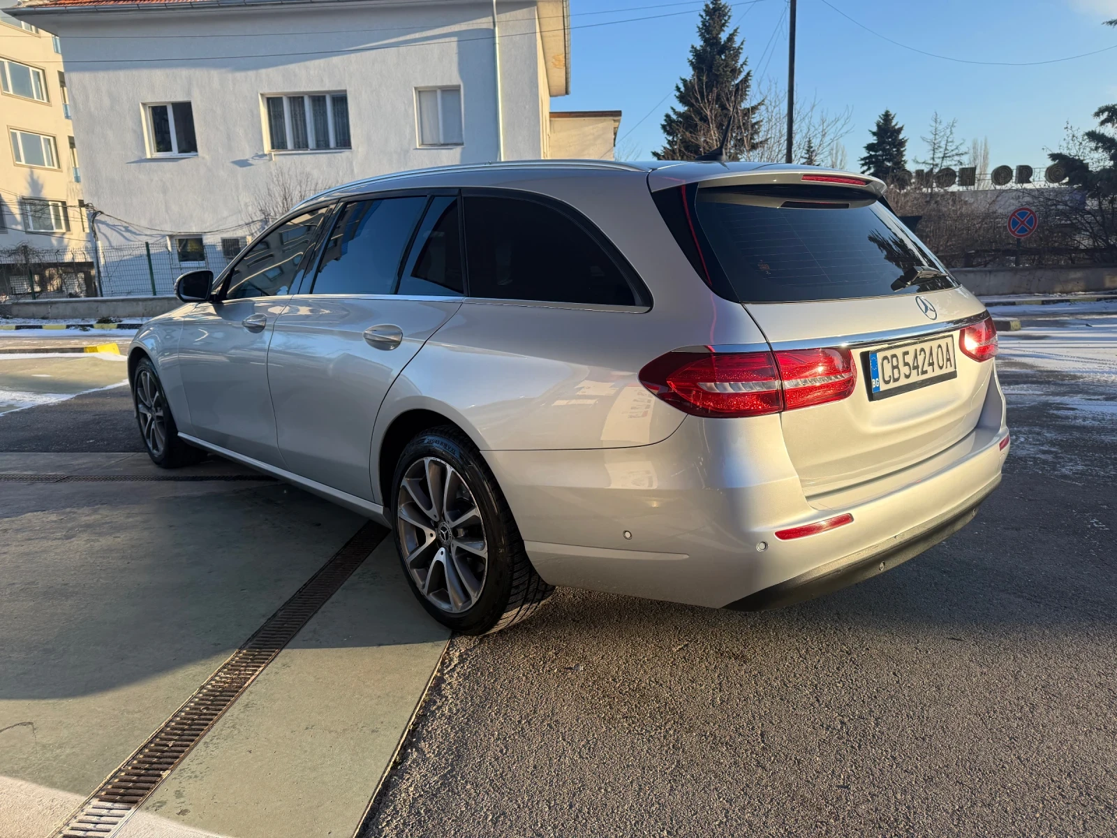 Mercedes-Benz E 220 2.2/4x4/Avtomat - изображение 4