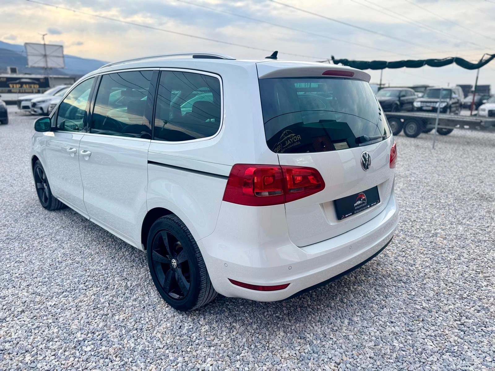VW Sharan ::2.0TDI::HIGHLINE::DSG::1 собственик, снимка 6 - Автомобили и джипове - 53936683