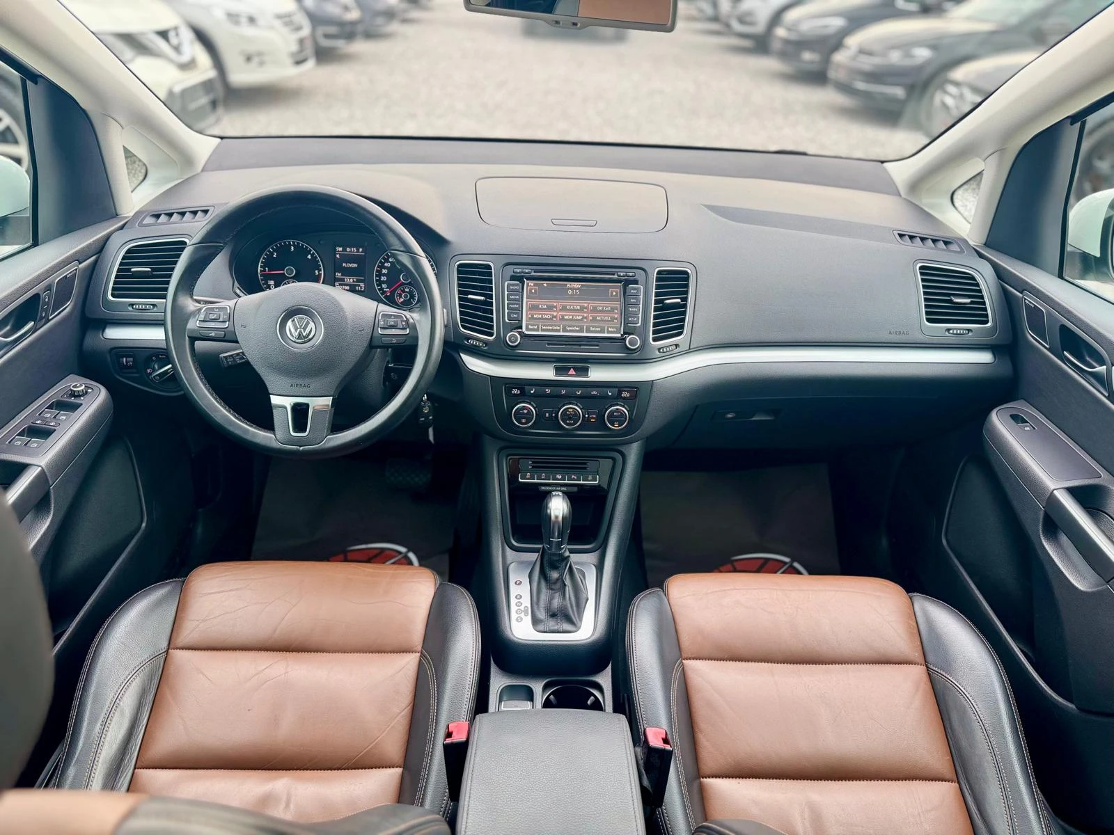VW Sharan ::2.0TDI::HIGHLINE::DSG::1 собственик, снимка 10 - Автомобили и джипове - 53936683