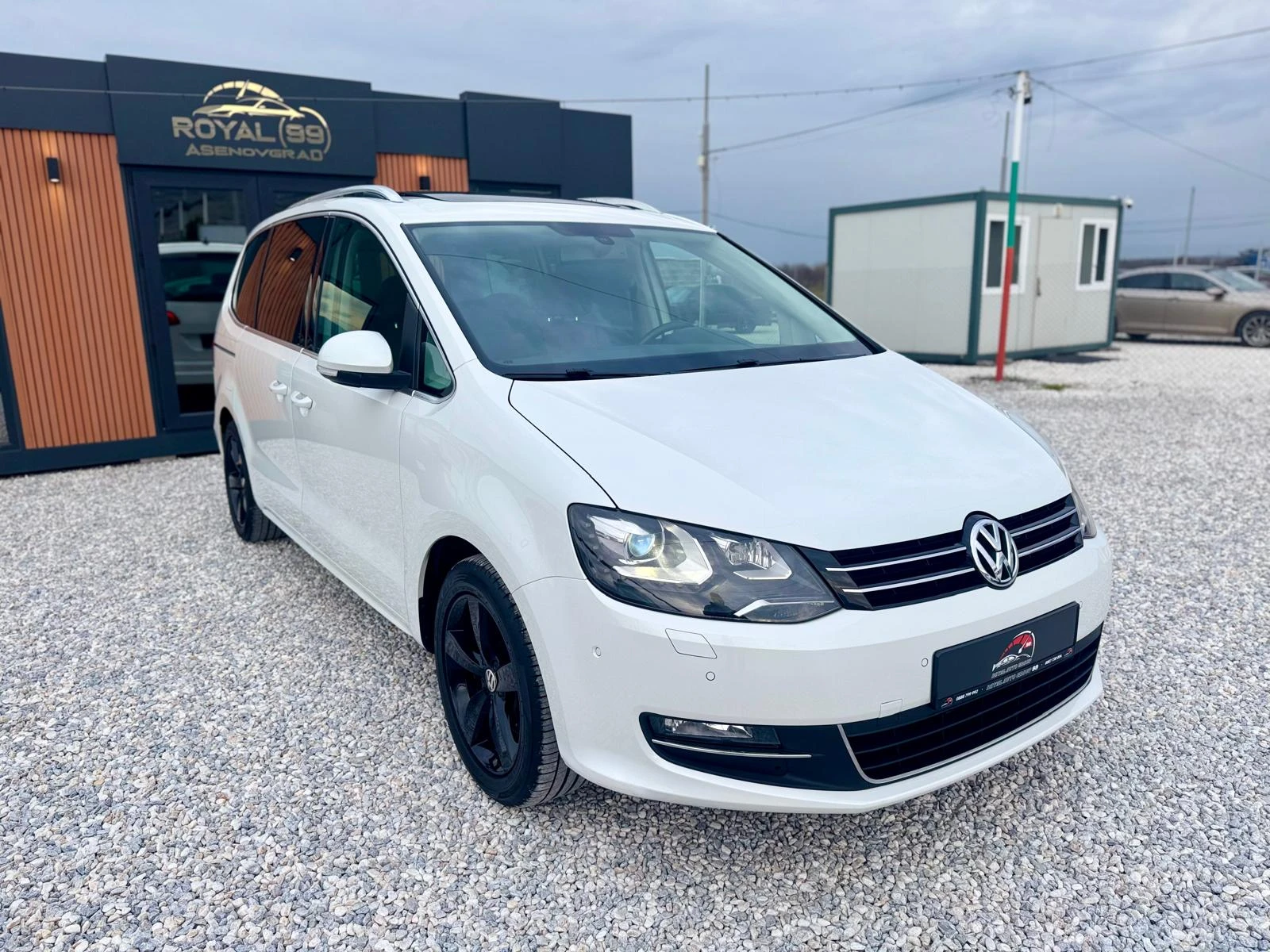 VW Sharan ::2.0TDI::HIGHLINE::DSG::1 собственик, снимка 3 - Автомобили и джипове - 53936683