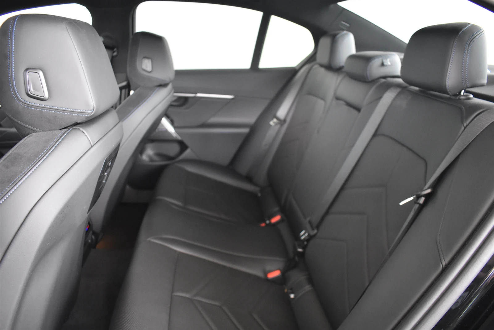 BMW 550 xDrive Sedan, снимка 10 - Автомобили и джипове - 54206706