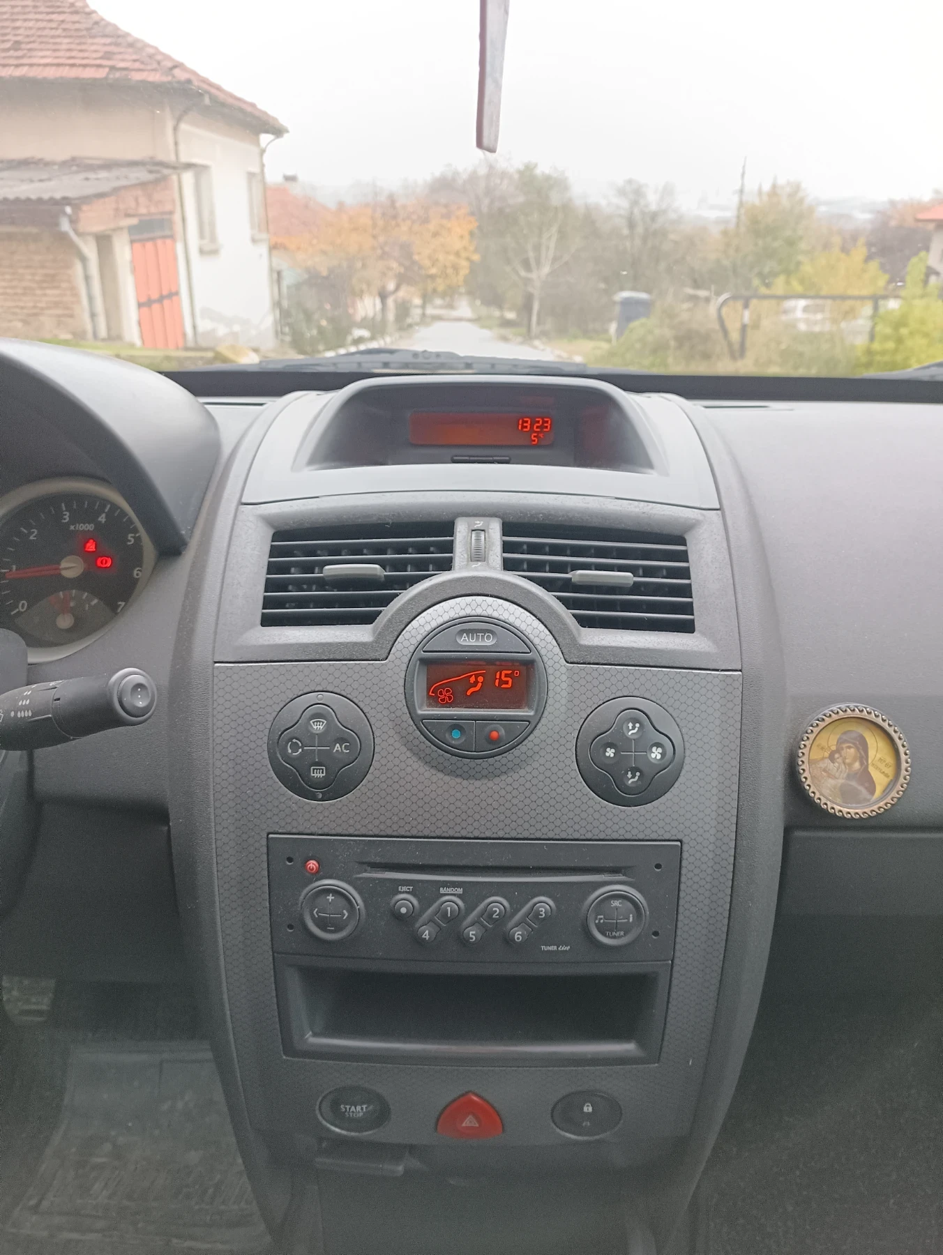 Renault Megane 1.9dci 120к.с., снимка 10 - Автомобили и джипове - 54894142