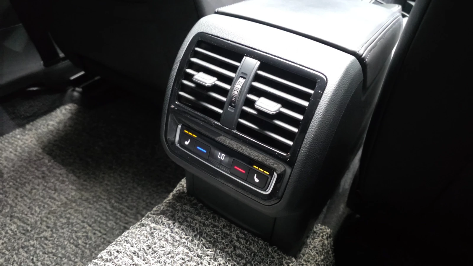 VW Arteon 2.0 TDI Prestige | HUD | 360  Камера | Distronic, снимка 11 - Автомобили и джипове - 55060764