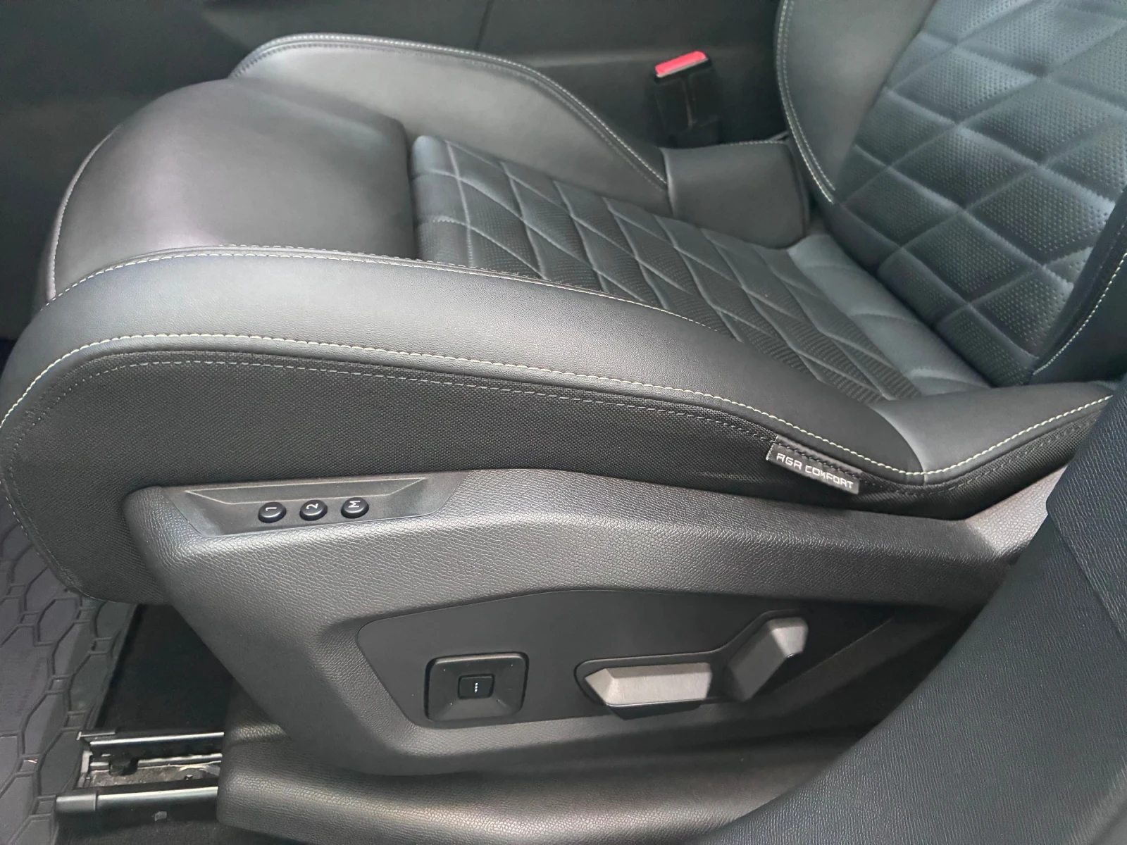 Peugeot 3008 1.2 Hybrid 48V GT Exclusive , снимка 11 - Автомобили и джипове - 55963676