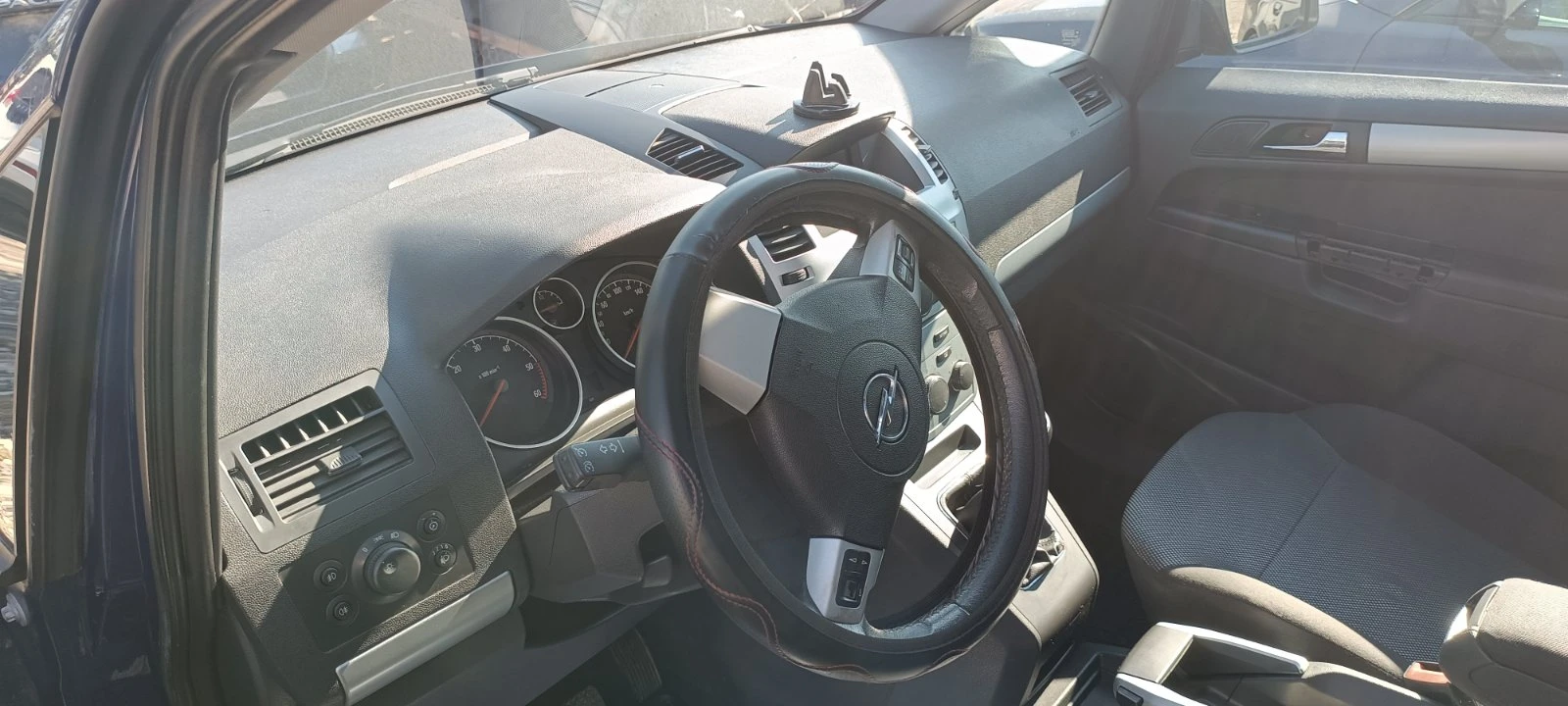 Opel Zafira 1.9TDI, снимка 13 - Автомобили и джипове - 56119501