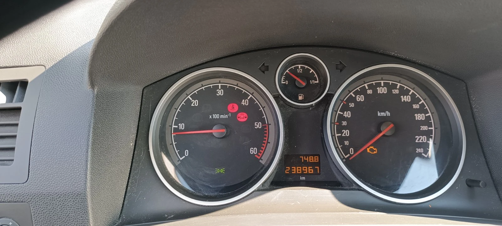 Opel Zafira 1.9TDI, снимка 3 - Автомобили и джипове - 56119501