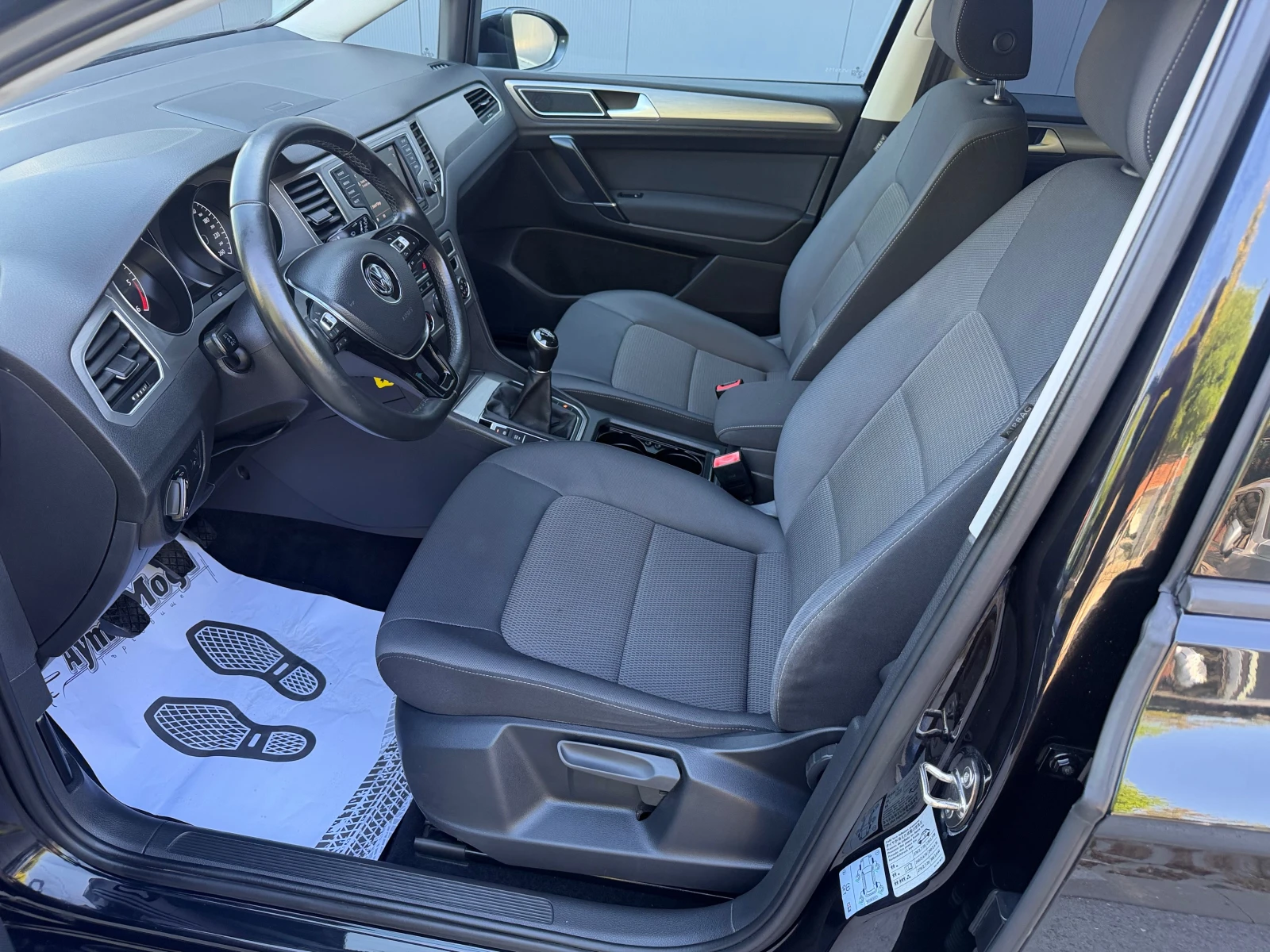 VW Golf 1.6 TDI NAVI, снимка 9 - Автомобили и джипове - 56184354