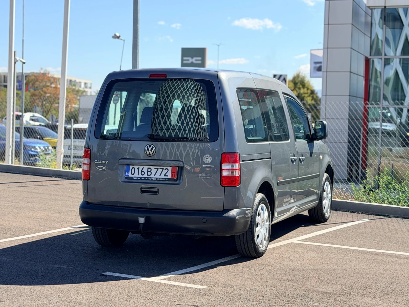 VW Caddy 2.0 Бензин Лизинг през Уникредит 150 евро на месец, снимка 4 - Автомобили и джипове - 56309522