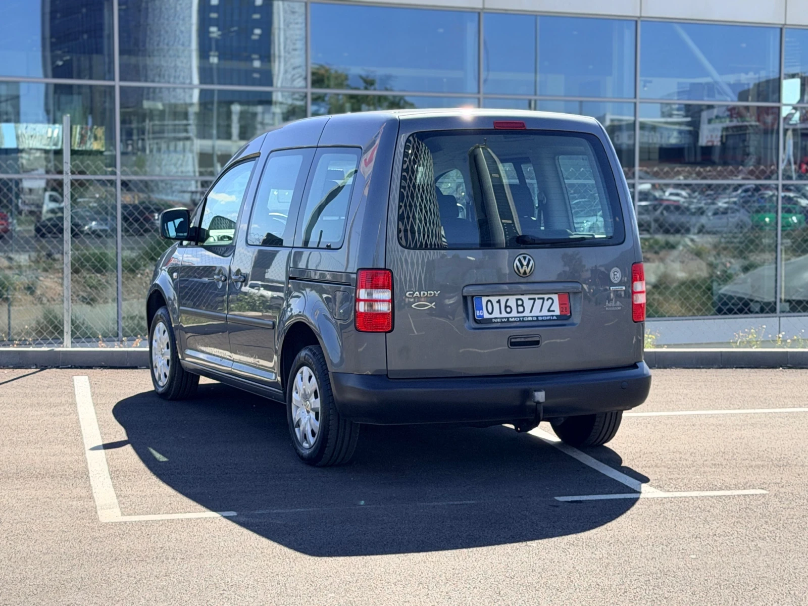 VW Caddy 2.0 Бензин Лизинг през Уникредит 150 евро на месец, снимка 6 - Автомобили и джипове - 56309522