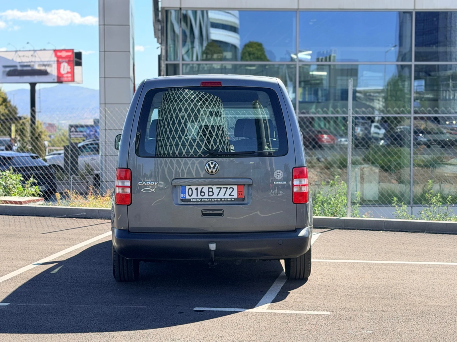 VW Caddy 2.0 Бензин Лизинг през Уникредит 150 евро на месец, снимка 5 - Автомобили и джипове - 56309522