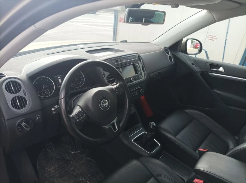 VW Tiguan, снимка 15 - Автомобили и джипове - 48323012