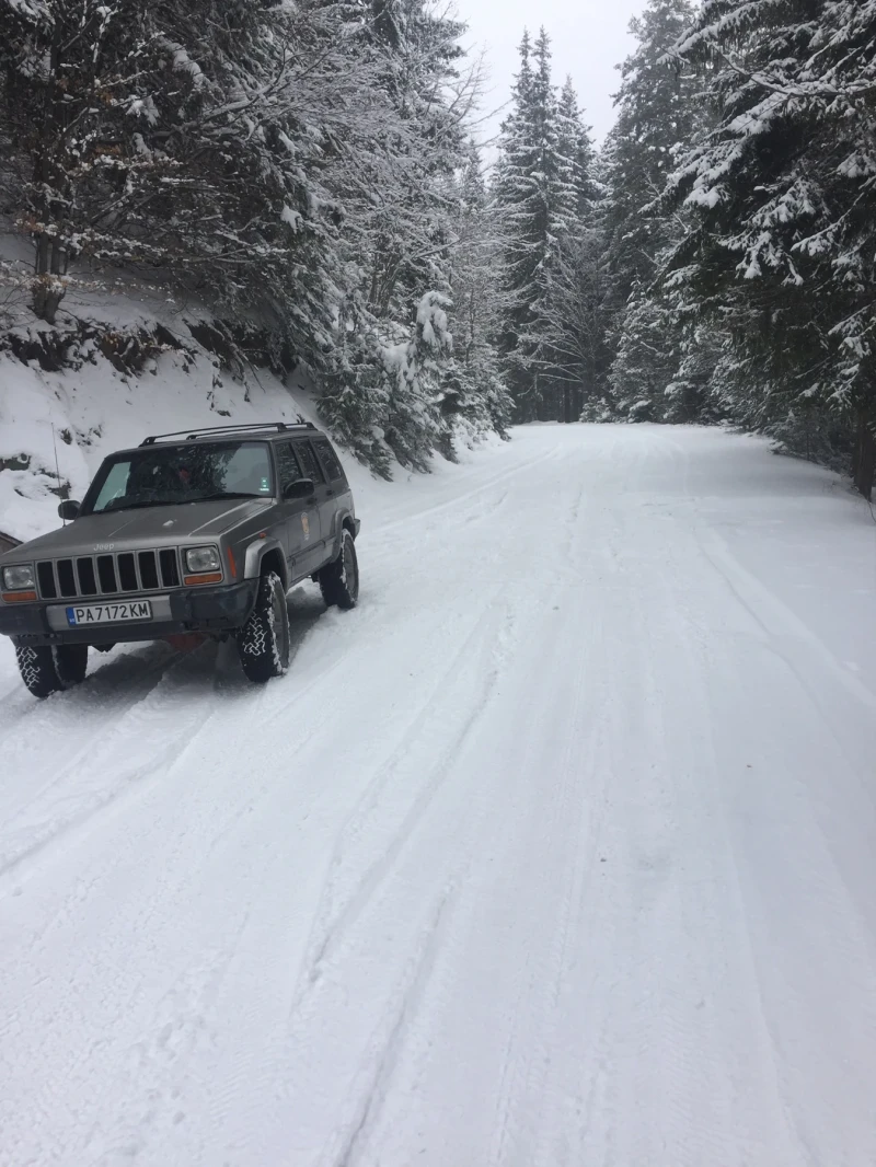 Jeep Cherokee 2.5 vm, снимка 1 - Автомобили и джипове - 48592218