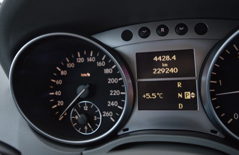 Mercedes-Benz ML 320 3.0CDI-FACELIFT-FULL EKSTRI, снимка 12 - Автомобили и джипове - 53295493