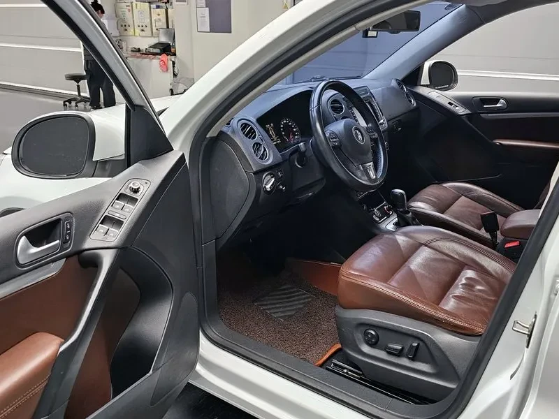 VW Tiguan 2.0 TDI, снимка 10 - Автомобили и джипове - 54302769
