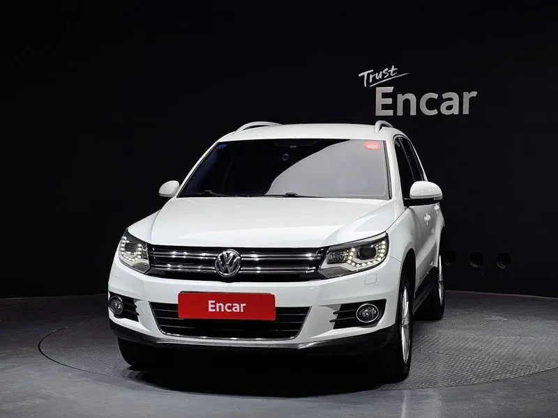 VW Tiguan 2.0 TDI, снимка 3 - Автомобили и джипове - 54302769