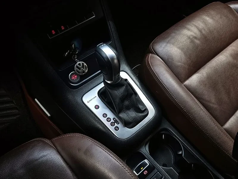 VW Tiguan 2.0 TDI, снимка 9 - Автомобили и джипове - 54302769