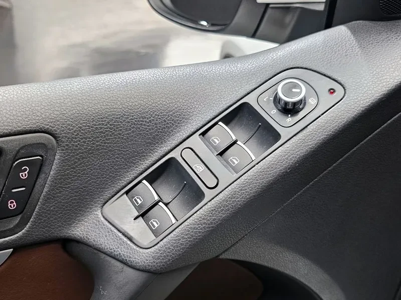 VW Tiguan 2.0 TDI, снимка 14 - Автомобили и джипове - 54302769