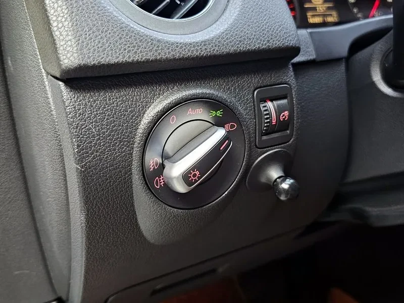 VW Tiguan 2.0 TDI, снимка 15 - Автомобили и джипове - 54302769