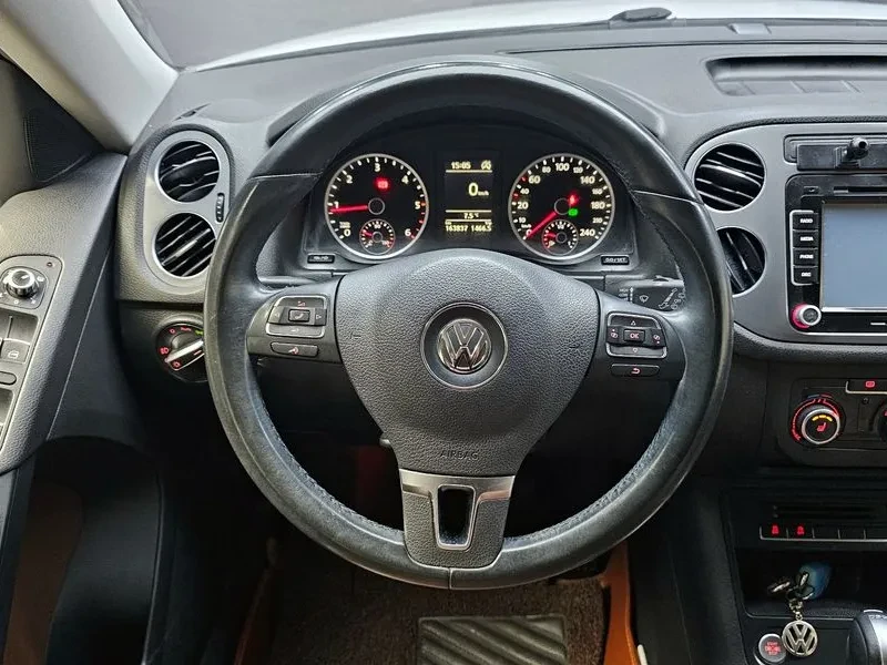 VW Tiguan 2.0 TDI, снимка 13 - Автомобили и джипове - 54302769