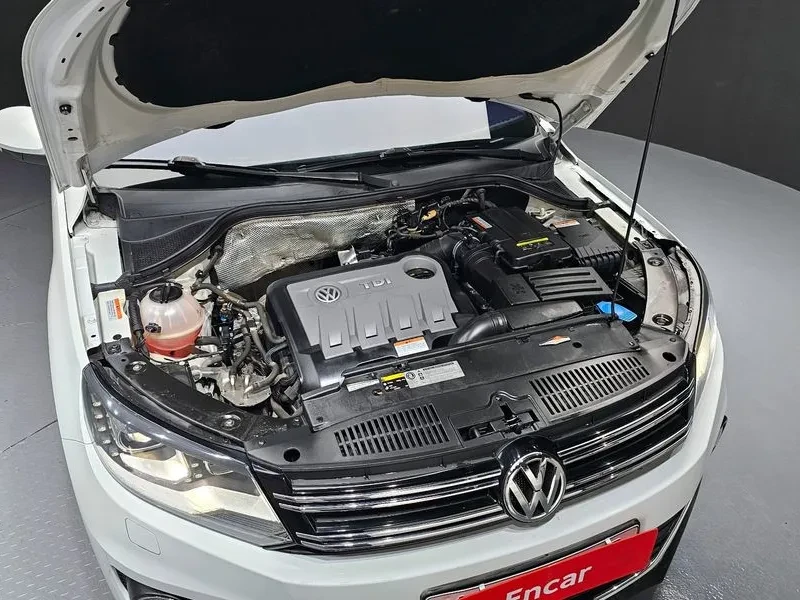 VW Tiguan 2.0 TDI, снимка 6 - Автомобили и джипове - 54302769