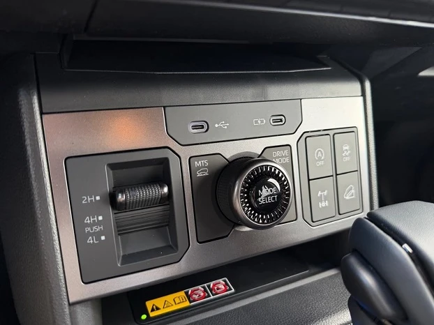 Toyota Hilux 4×4 Double Cab New Model = NEW = �������� | Mobile.bg � ����������� 10
