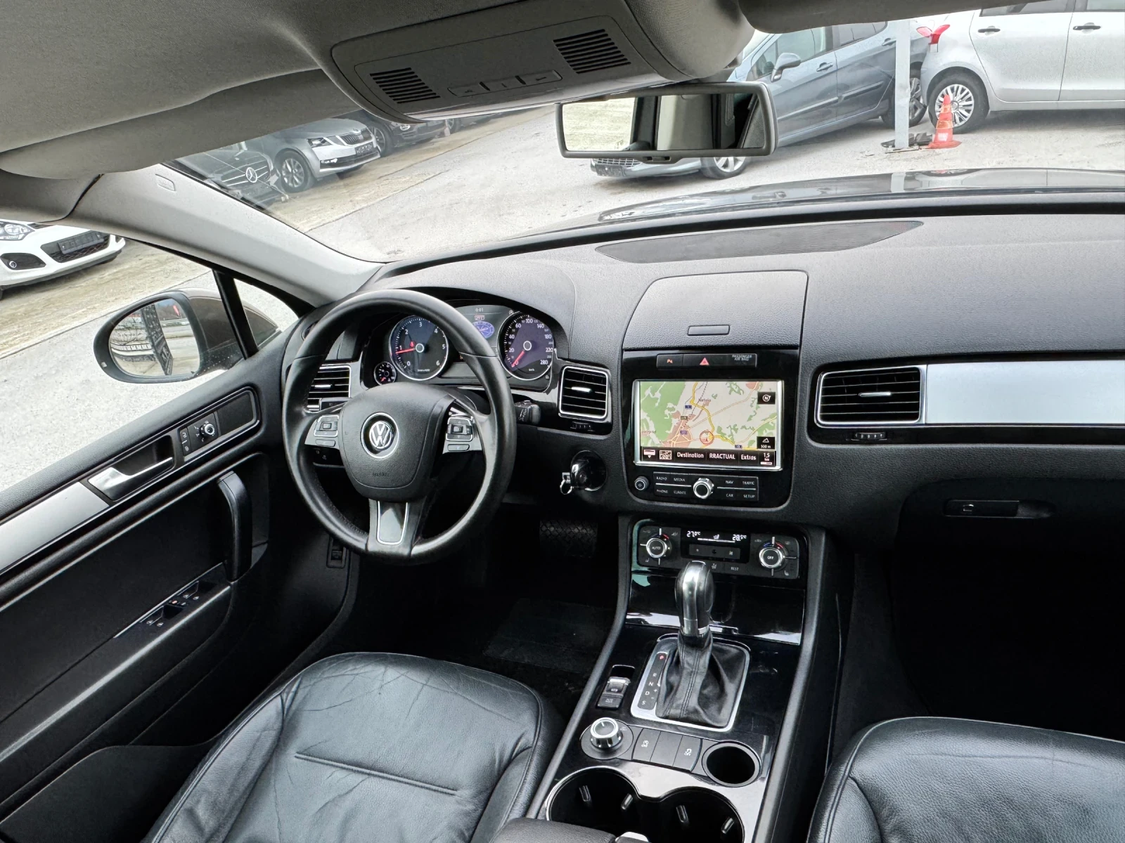 VW Touareg 3.0TDI 4Motion АВТОМАТ ИТАЛИЯ, снимка 13 - Автомобили и джипове - 53713922