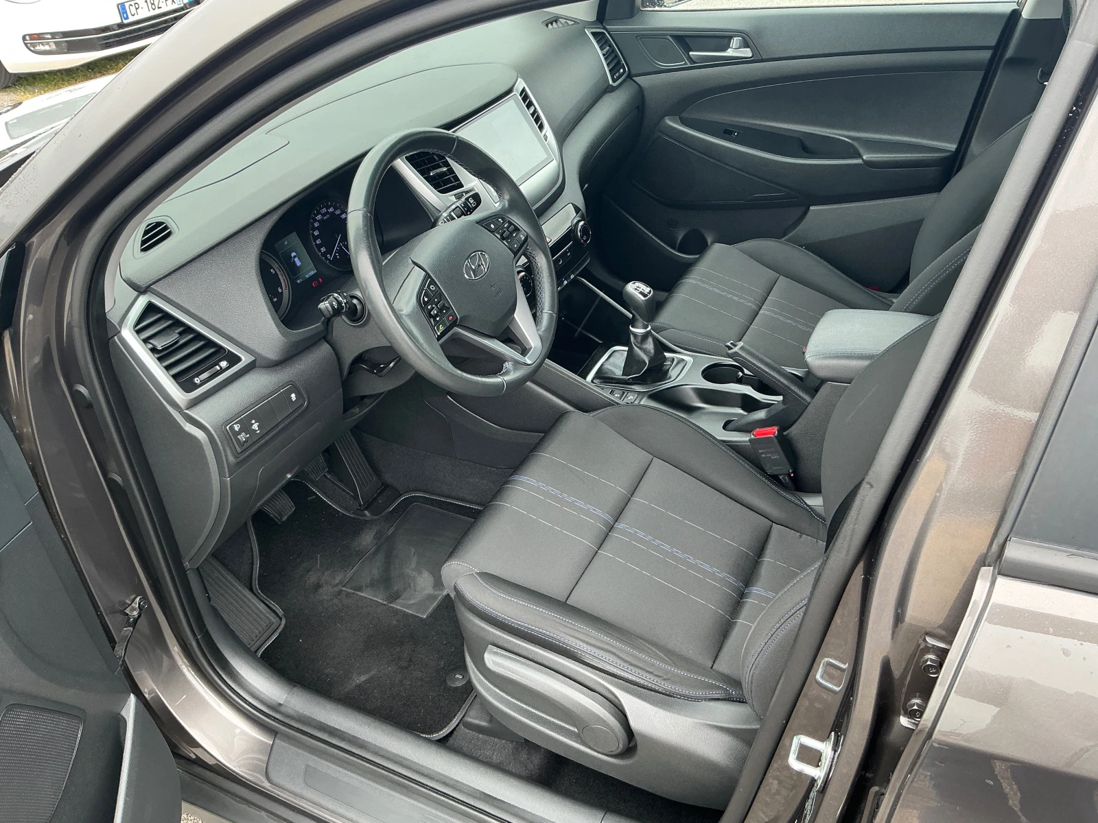Hyundai Tucson 1.7 CRDI, снимка 13 - Автомобили и джипове - 54464222